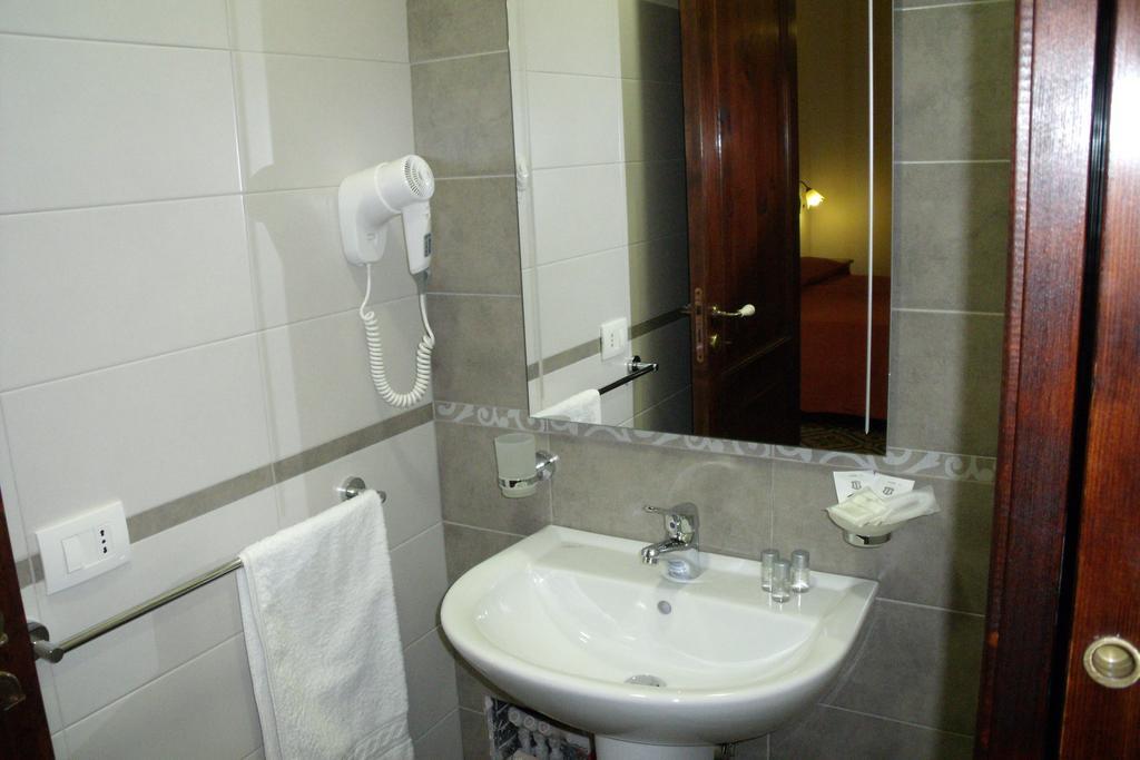 B&B Palazzo Tornabene Catane Chambre photo